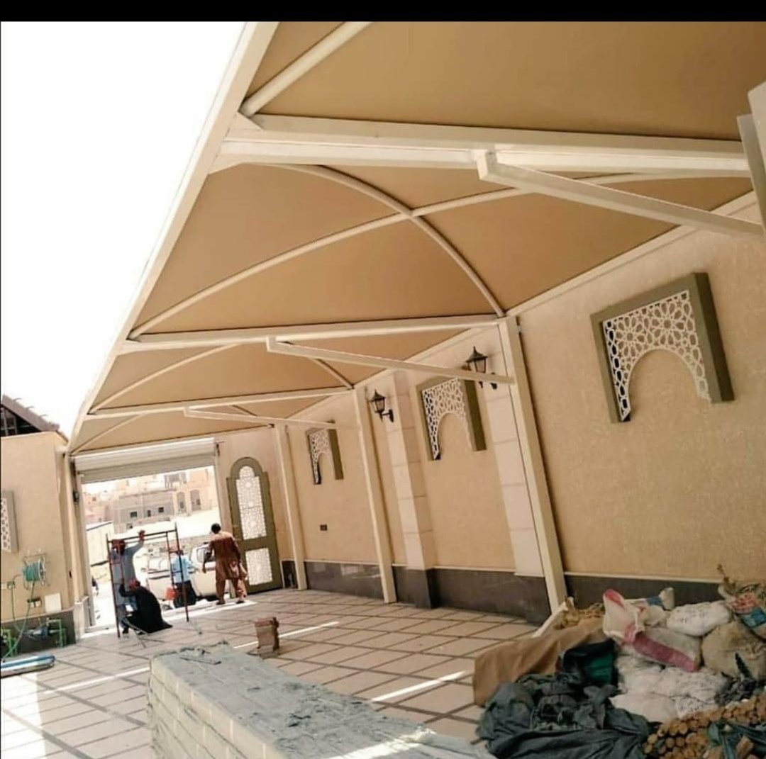 مظلات سيارات للمواقف التجارية والخاصة بتصاميم عصرية ومتانة